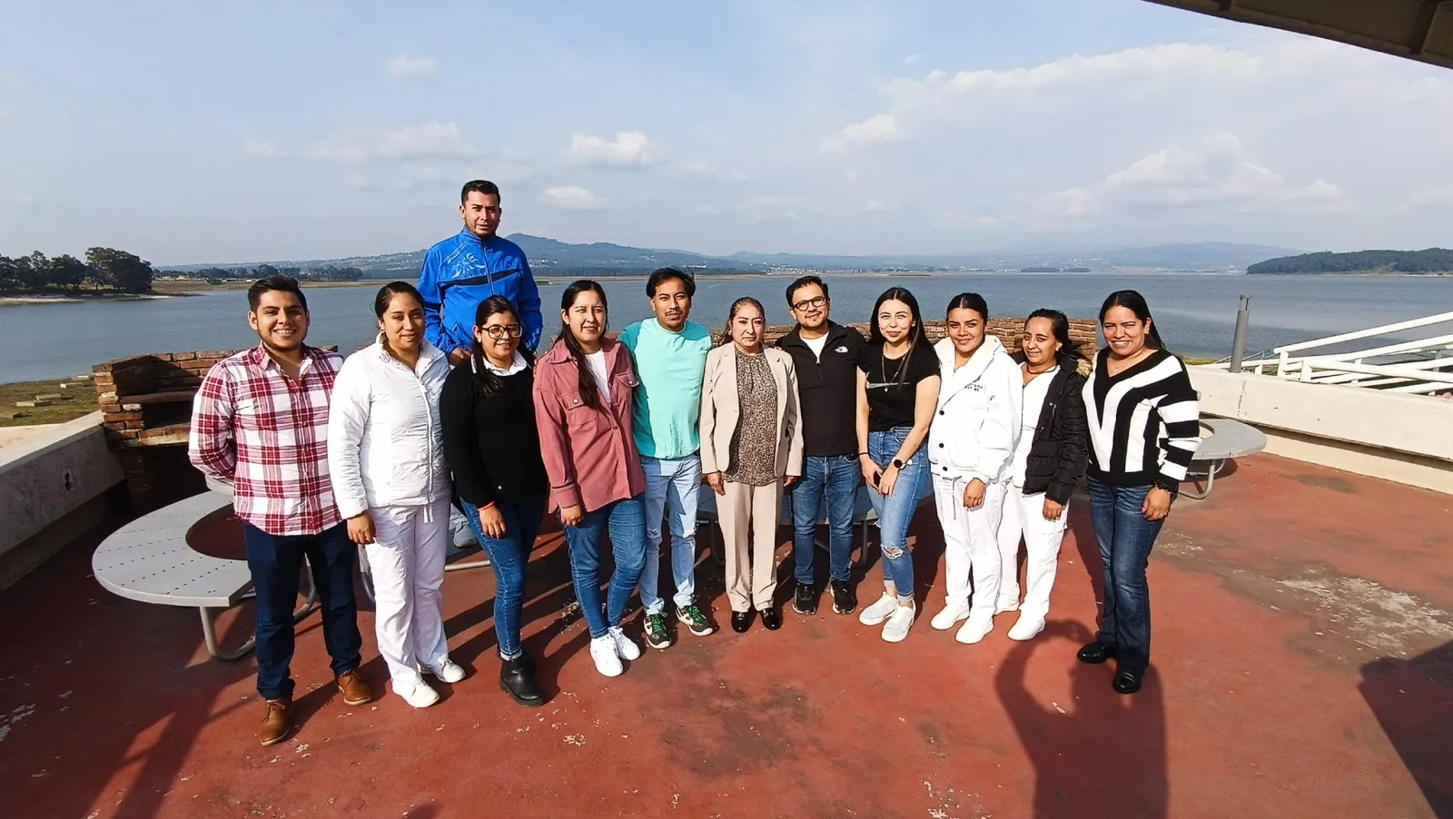 1698104881 La presidenta municipal Maria Luisa Carmona Alvarado se reunio con scaled