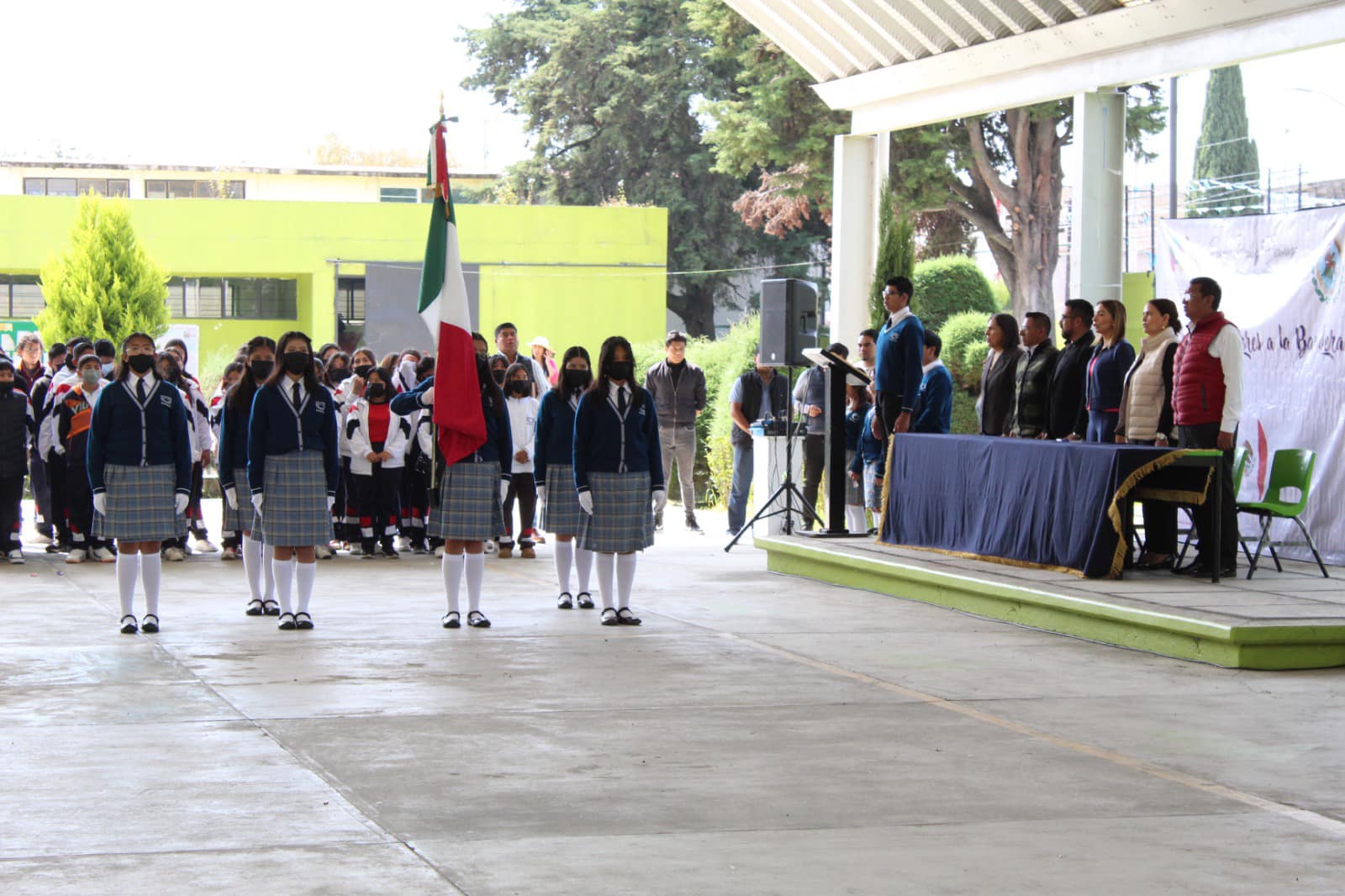 1698174025 305 Como cada lunes asisti a la ceremonia de honores a