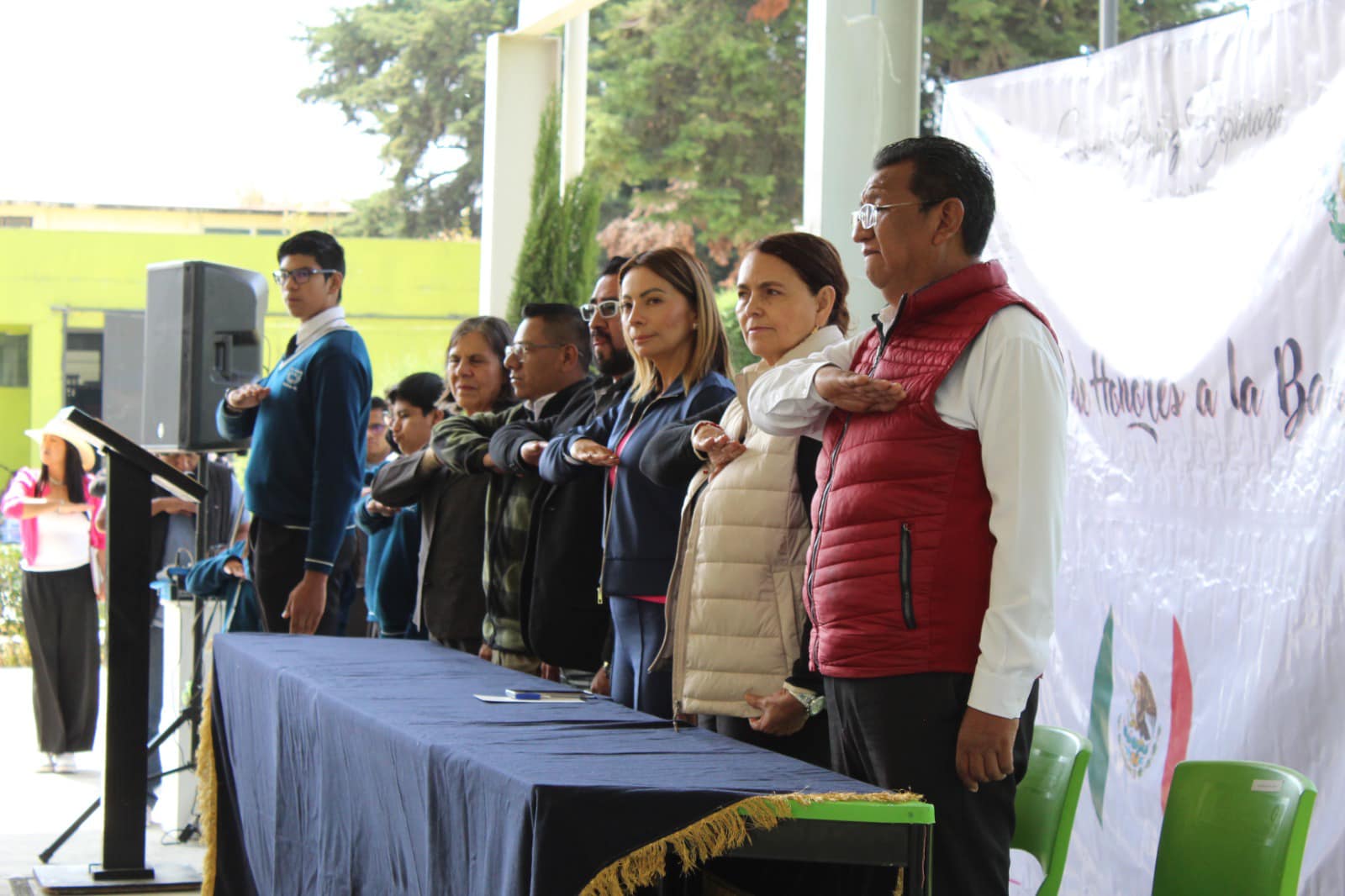 1698174031 303 Como cada lunes asisti a la ceremonia de honores a