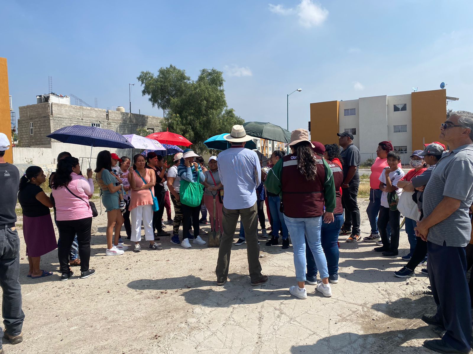 1698176202 799 INICIAMOS PAVIMENTACION CON CONCRETO ASFALTICO EN CALLE ZARAGOZA EN BARRIO