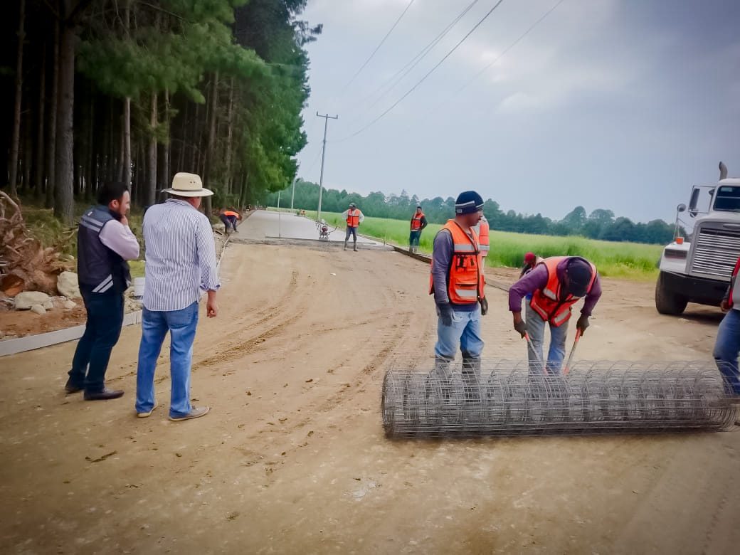 1698180113 291 En la comunidad de Monte de Pena estamos trabajando en