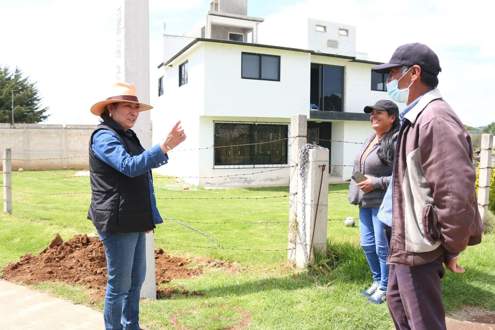 1698183905 Al seguir con el recorrido de supervision la Presidenta Municipal jpg