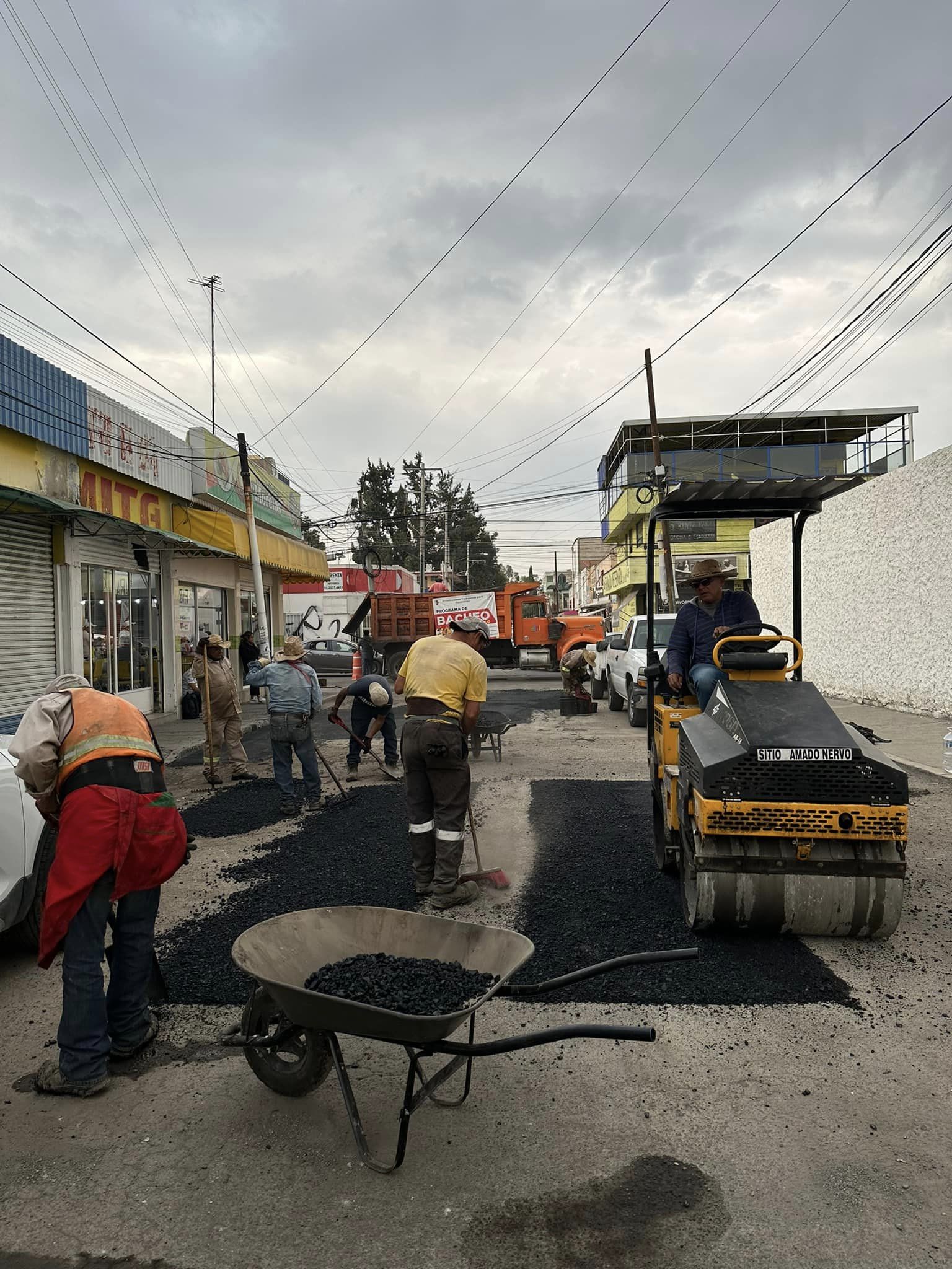 1698189666 104 Nuestros amigos de la cuaudrilla de Servicios publicos continua avanzando