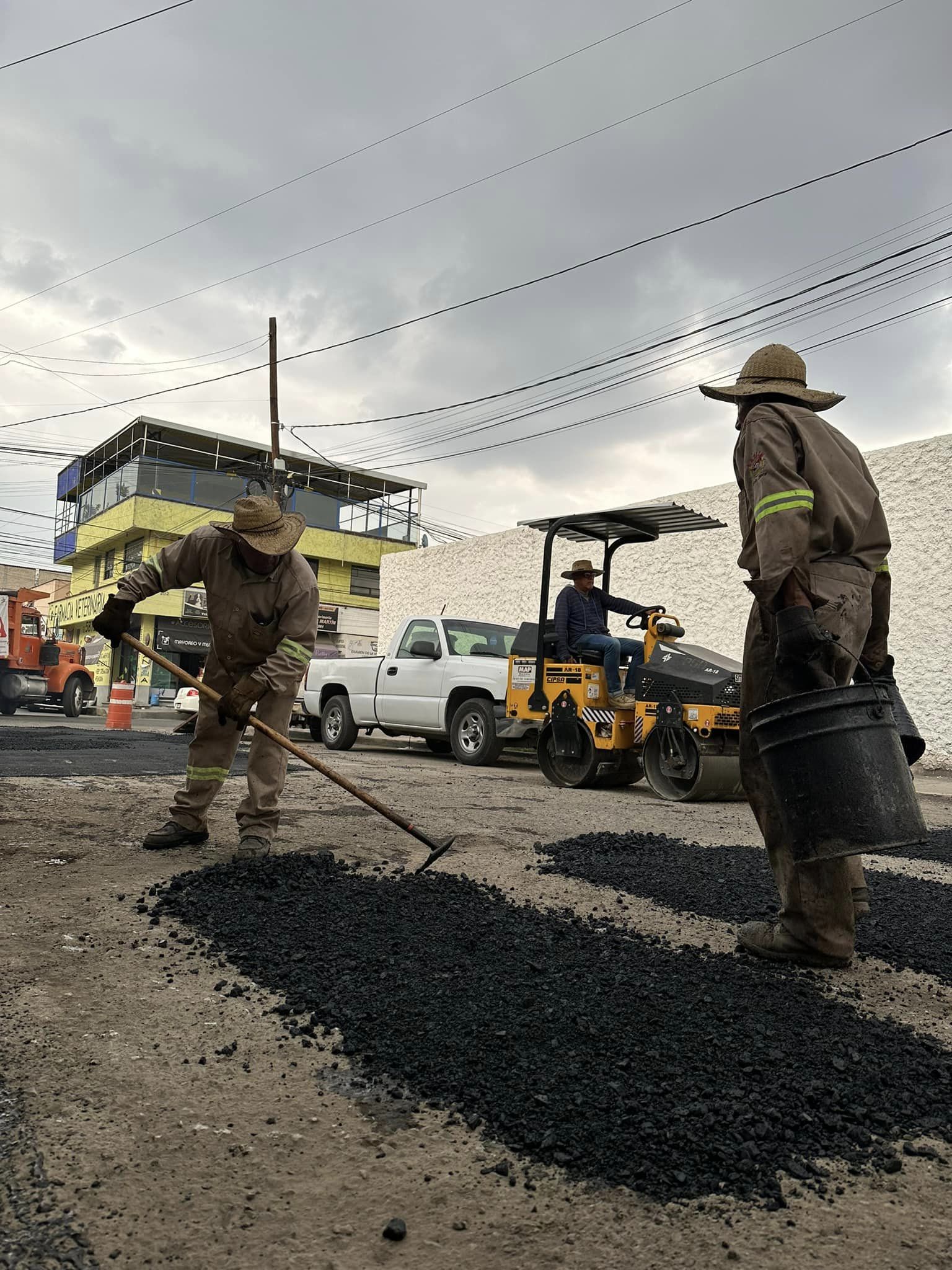 1698189678 372 Nuestros amigos de la cuaudrilla de Servicios publicos continua avanzando