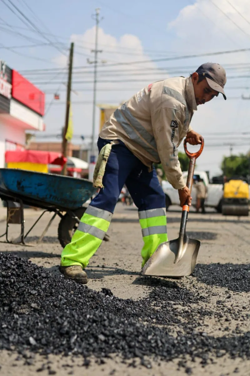 1698240108 629 Para contar con vialidades transitables se realizaron labores de bacheo