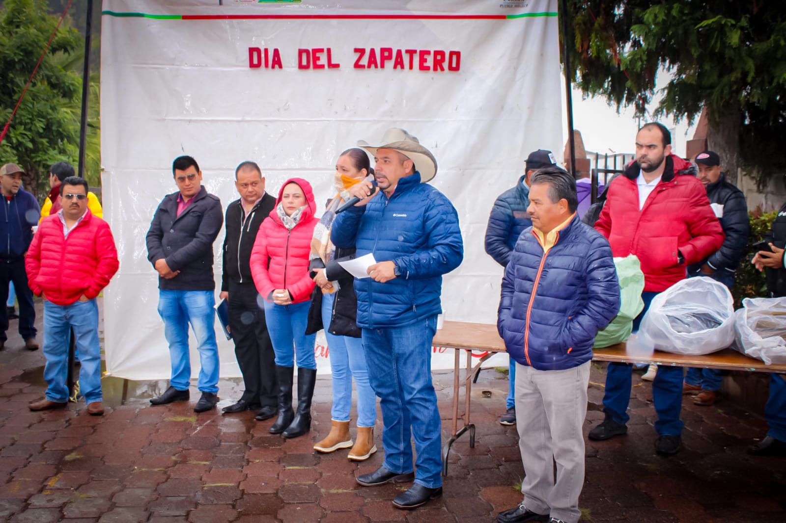 1698259362 268 Con un tradicional desayuno compartiendo los sagrados alimentos fue como