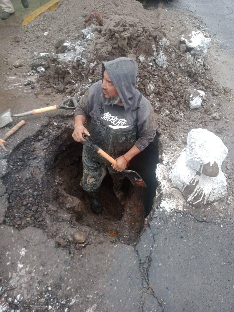 1698263553 346 AguaYAlcantarillado Iniciamos la reparacion de la linea de agua