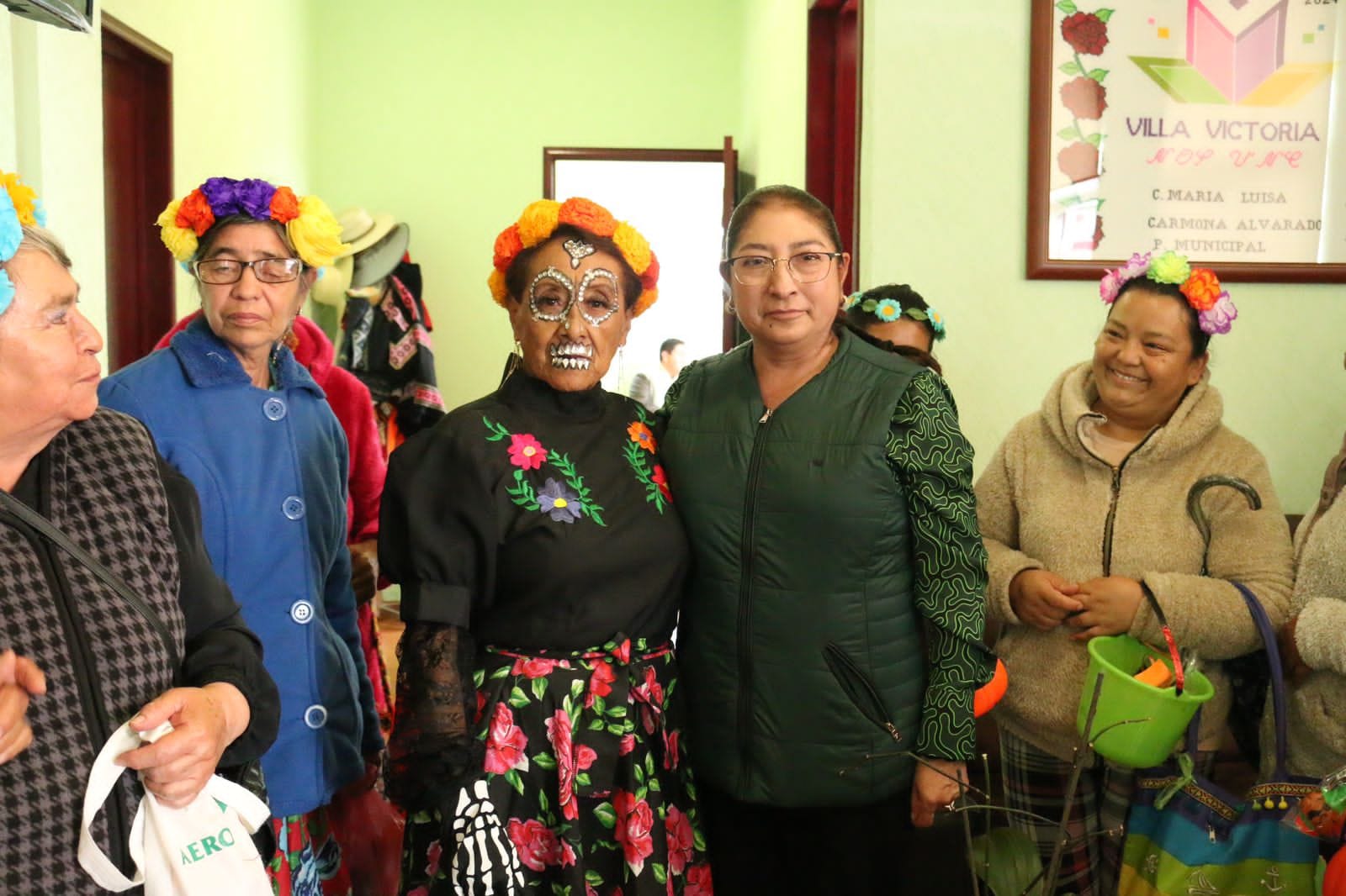 1698277666 264 Este dia la Presidenta Municipal Maria Luisa Carmona Alvarado saludo