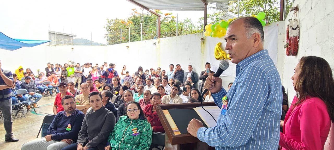 1698321748 184 RLR Felicito a la comunidad estudiantil a la Directora