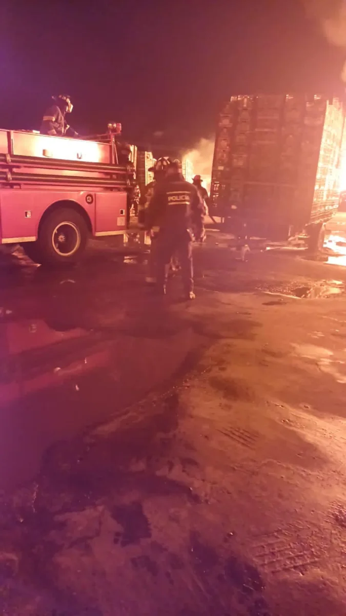 1698324082 474 INCENDIO Nuestro equipo de PC Bomberos Toluca al