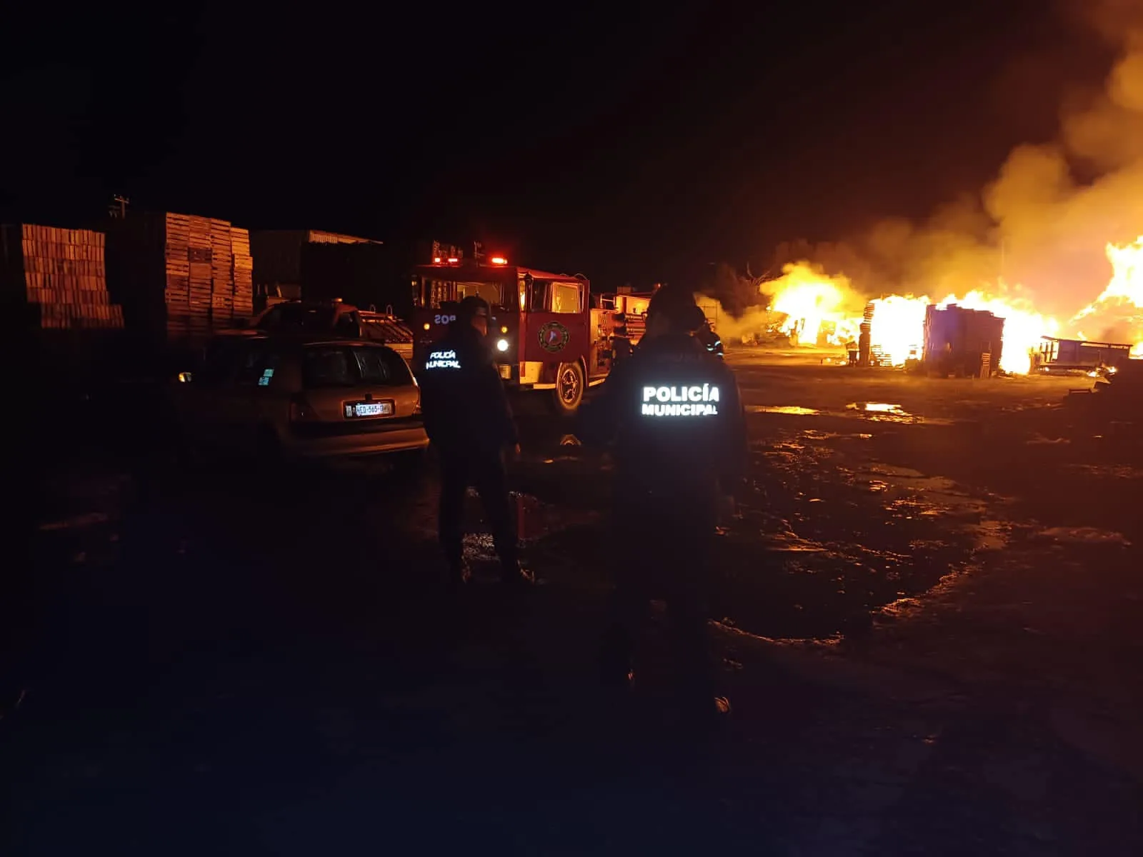 1698324103 INCENDIO Nuestro equipo de PC Bomberos Toluca al jpg