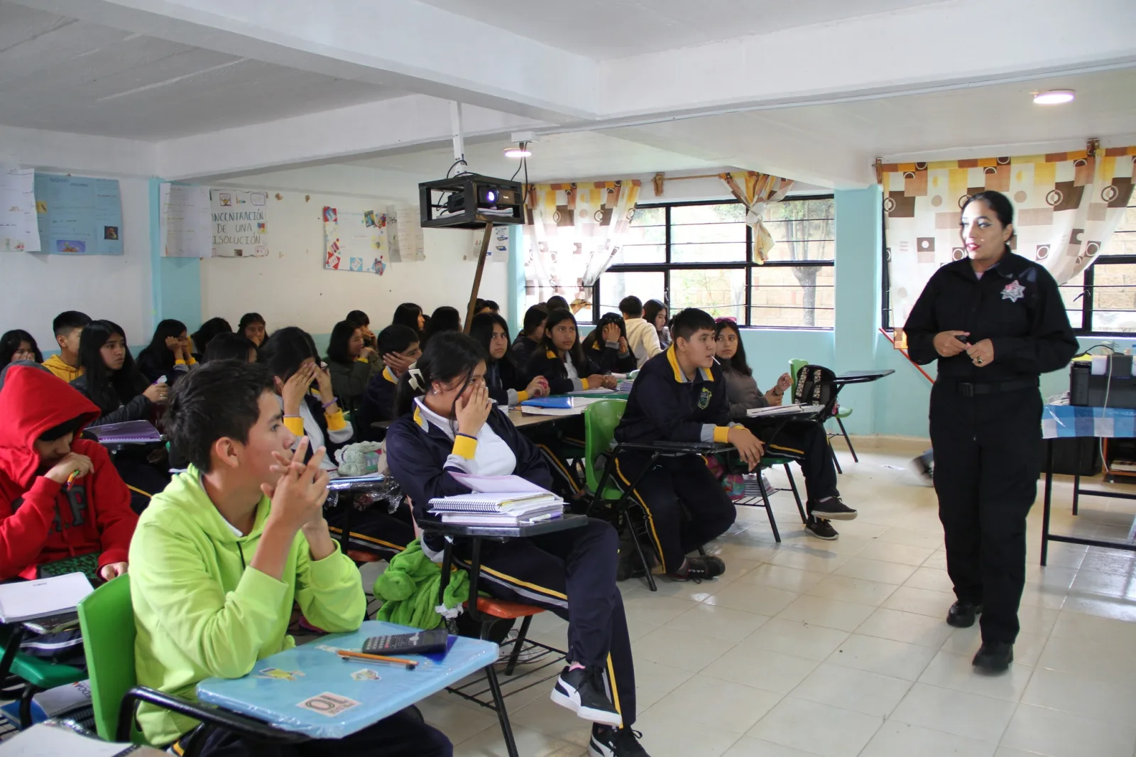 1698359890 En la Telesecundaria Leandro Valle de San Mateo Amanalco se scaled