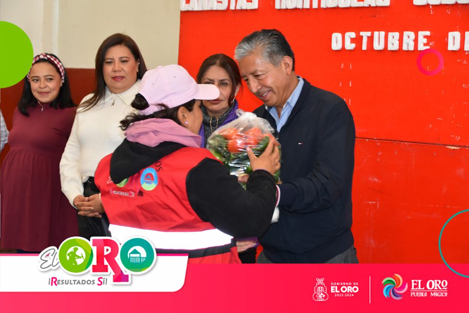 1698409493 811 La presidenta Ruth Salazar Garcia encabezo la entrega de canastas