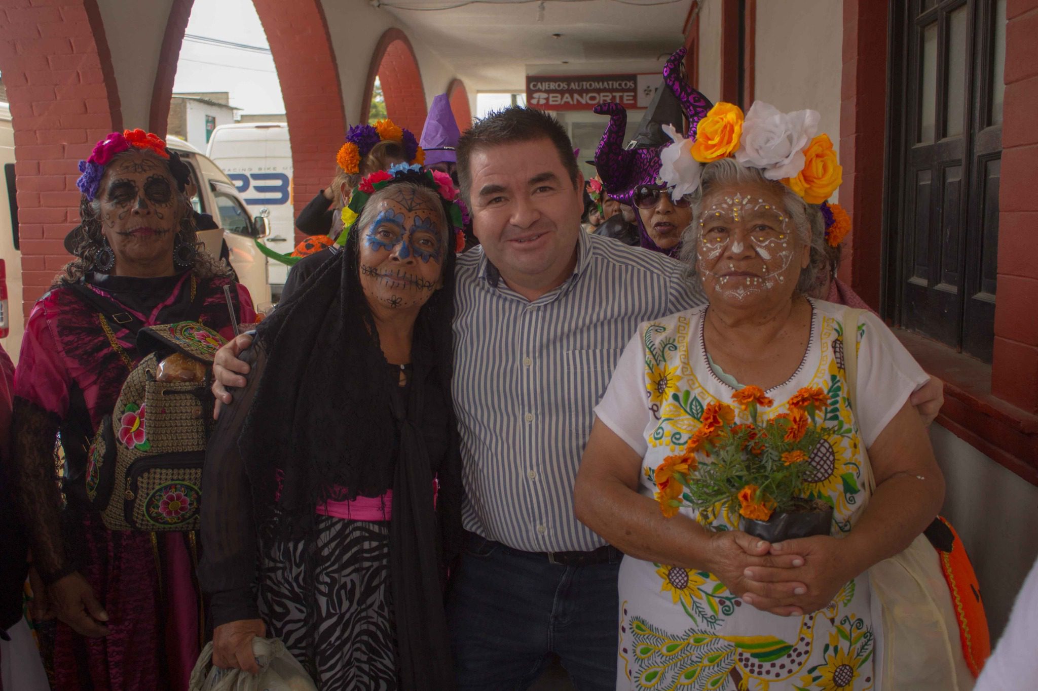 1698418169 861 Su amigo Roberto Avila agradece a todos nuestros queridos adultos