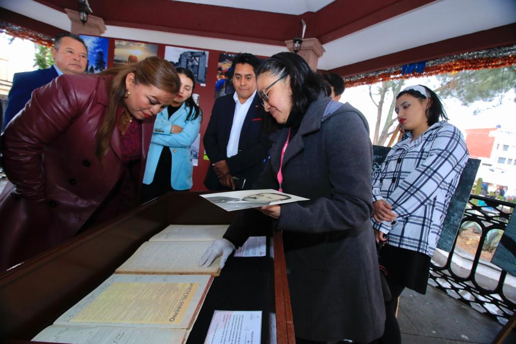 1698423215 166 Valiosas imagenes y documentos destellan en la Exposicion Fotografica y