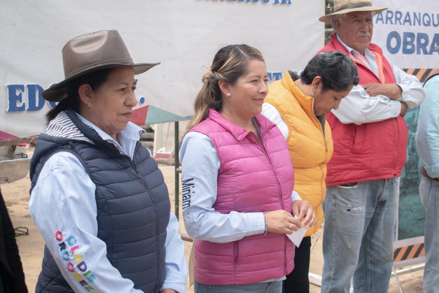 1698430777 5 Nuestra presidenta Miriam Garcia en compania de integrantes del Cabildo