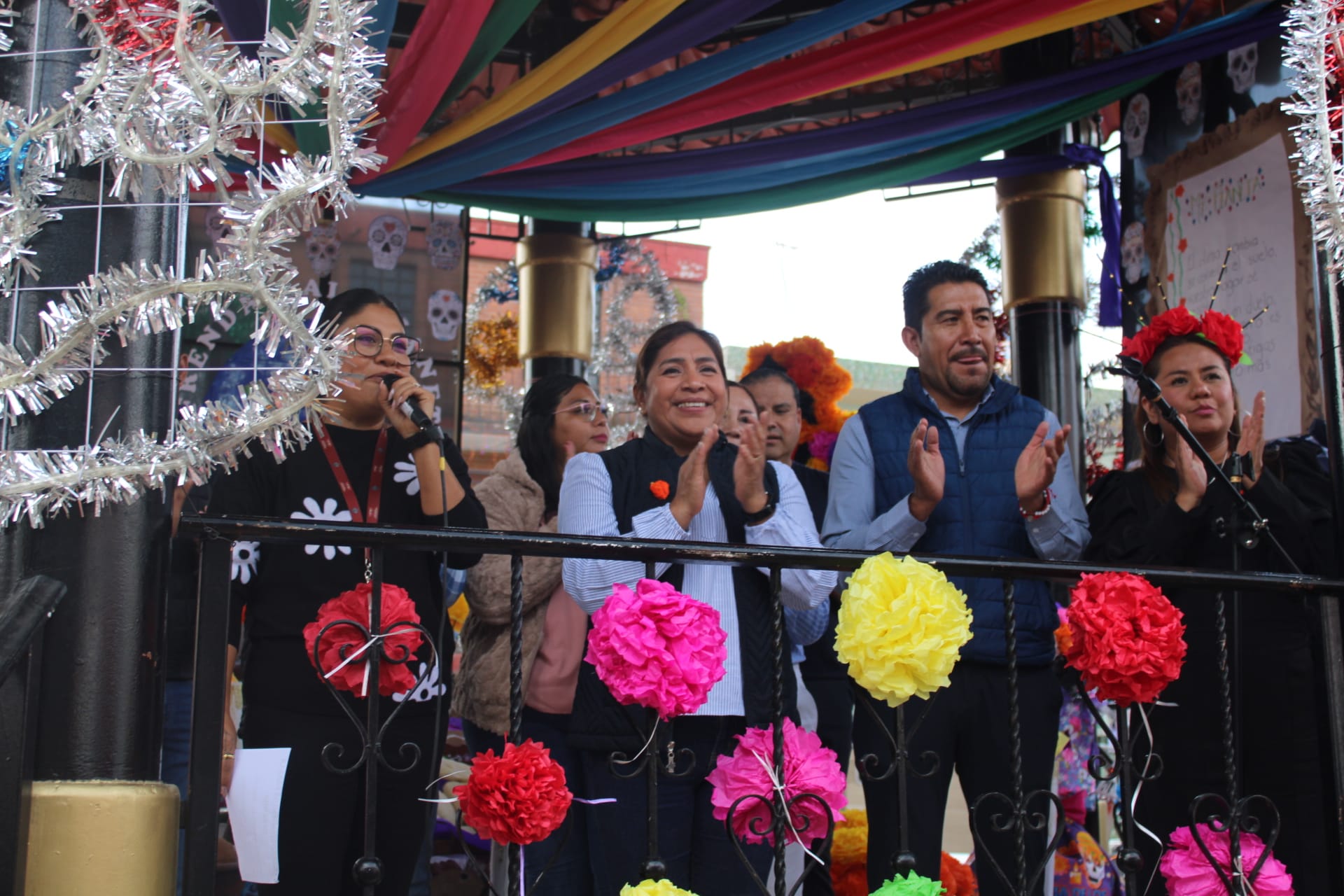 1698434371 173 ¿Ya conoces la OfrendaMonumental de alebrijes y calaveras OFRENDA POR