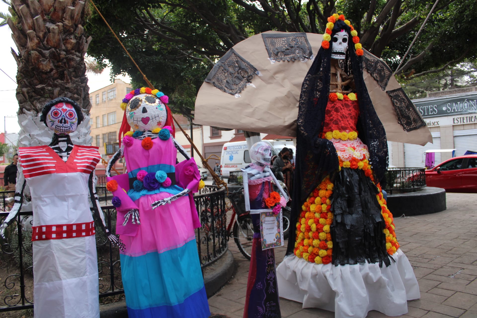 1698434383 275 ¿Ya conoces la OfrendaMonumental de alebrijes y calaveras OFRENDA POR