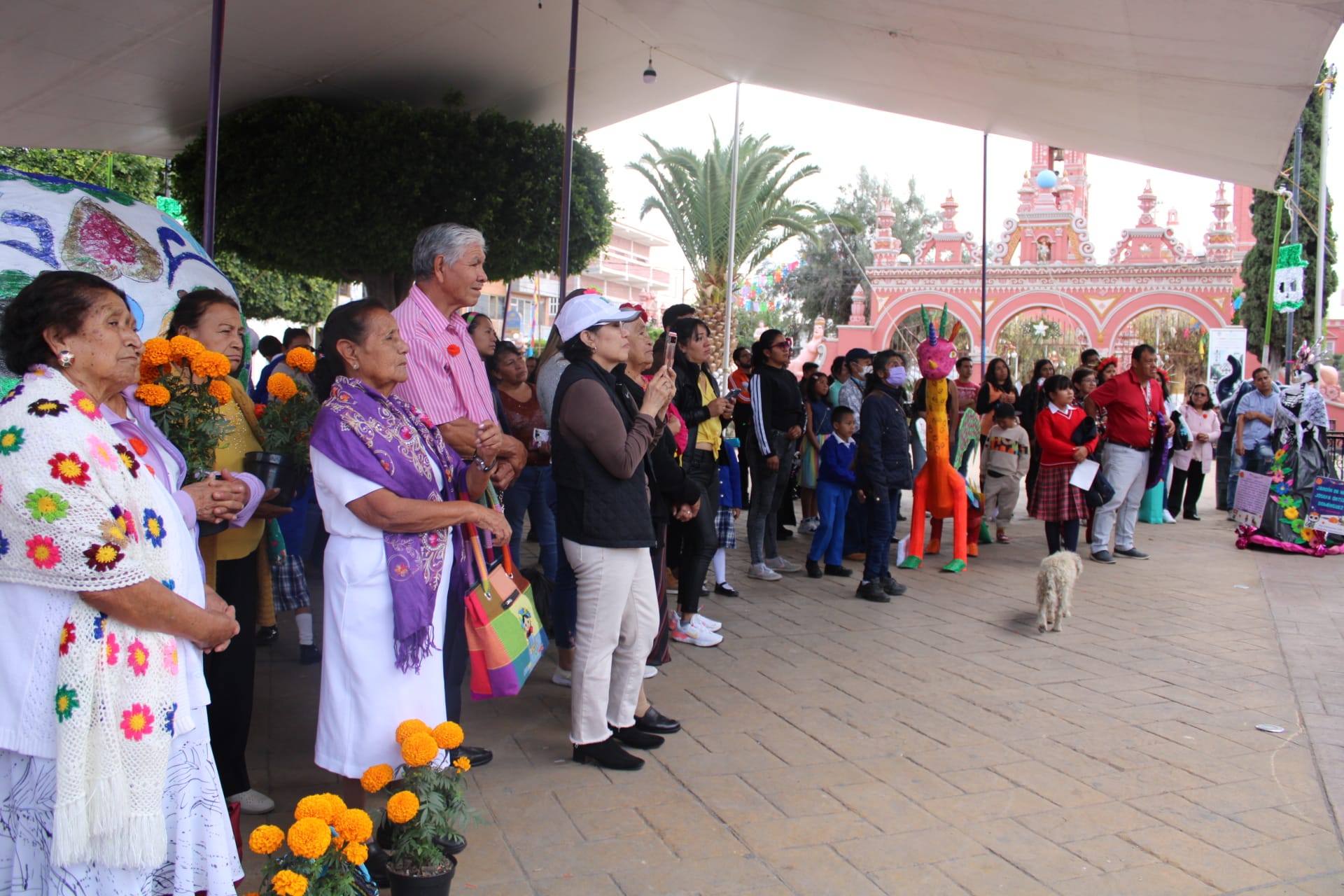 1698434390 447 ¿Ya conoces la OfrendaMonumental de alebrijes y calaveras OFRENDA POR