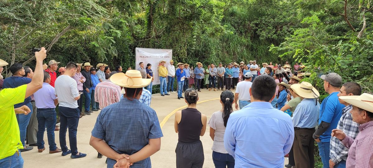 1698436456 Estamos inaugurado un tramo de pavimentacion con concreto hidraulico de