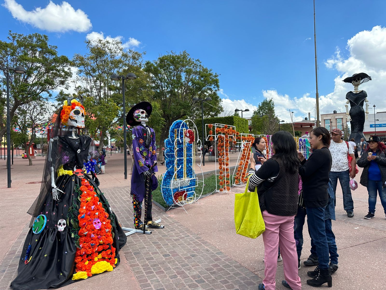 1698450173 104 ¡YA ESTAN LLEGANDO LAS CATRINAS MONUMENTALES Zumpanguenses las catrinas monume