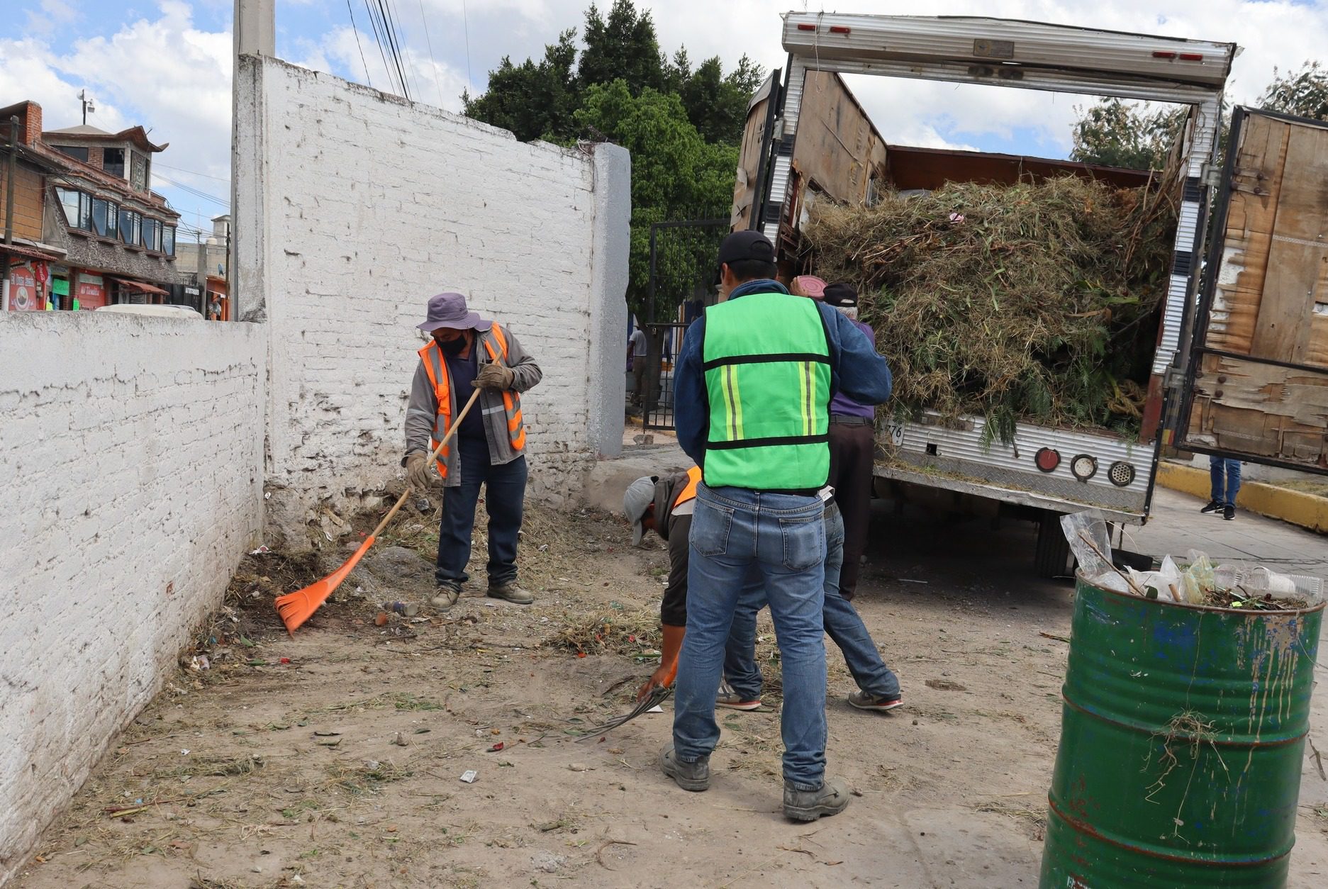 1698504533 524 Supervision de los tres panteones municipales Bajo el compromiso inquebrantable