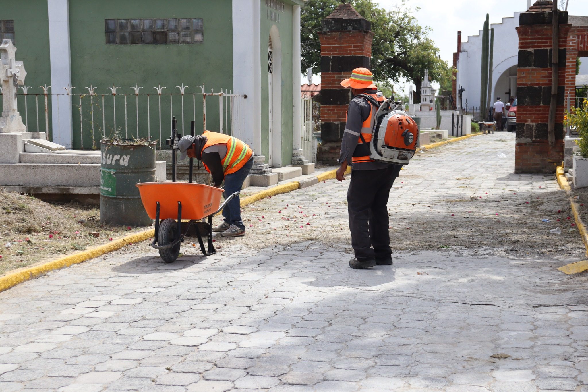 1698504540 866 Supervision de los tres panteones municipales Bajo el compromiso inquebrantable