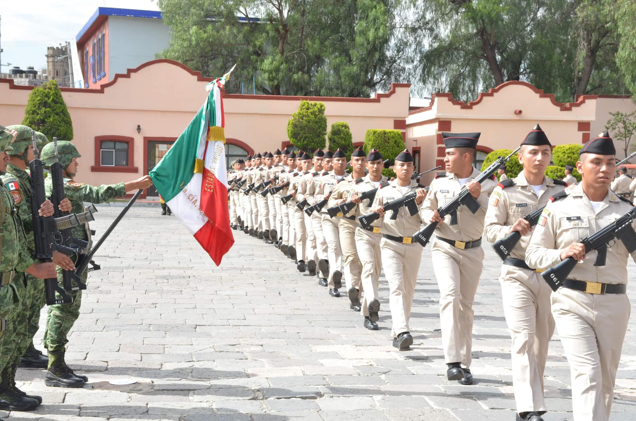 Agradecemos la amable invitacion a la Ceremonia Protesta de Bandera