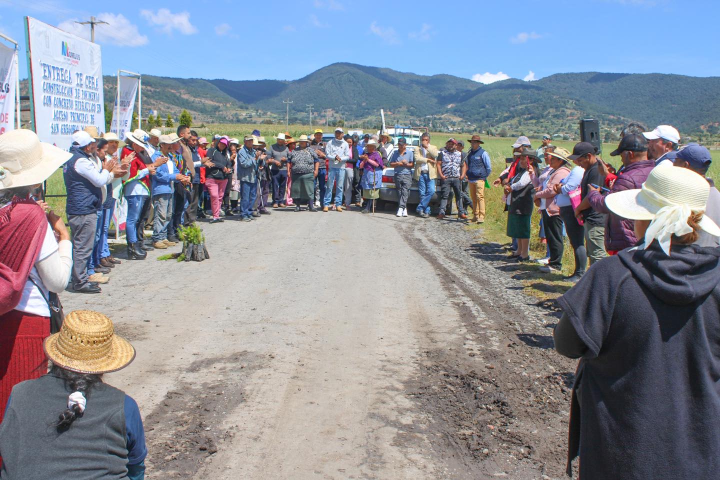 La Presidenta Miriam Garcia e integrantes del Cabildo hicieron entrega