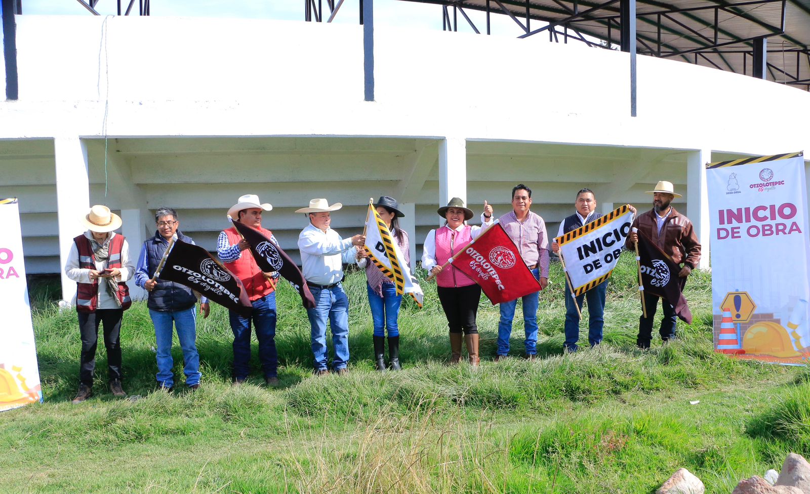 Triple obra en La Penas modulo sanitario en el lienzo