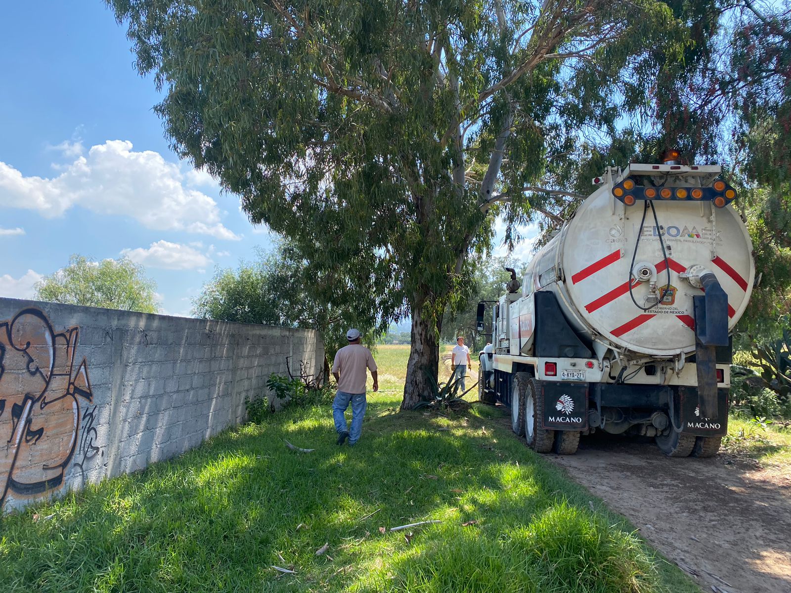 ¡Desazolvando Fosas de Descarga en San Miguel Atepoxco Nuestro equipo