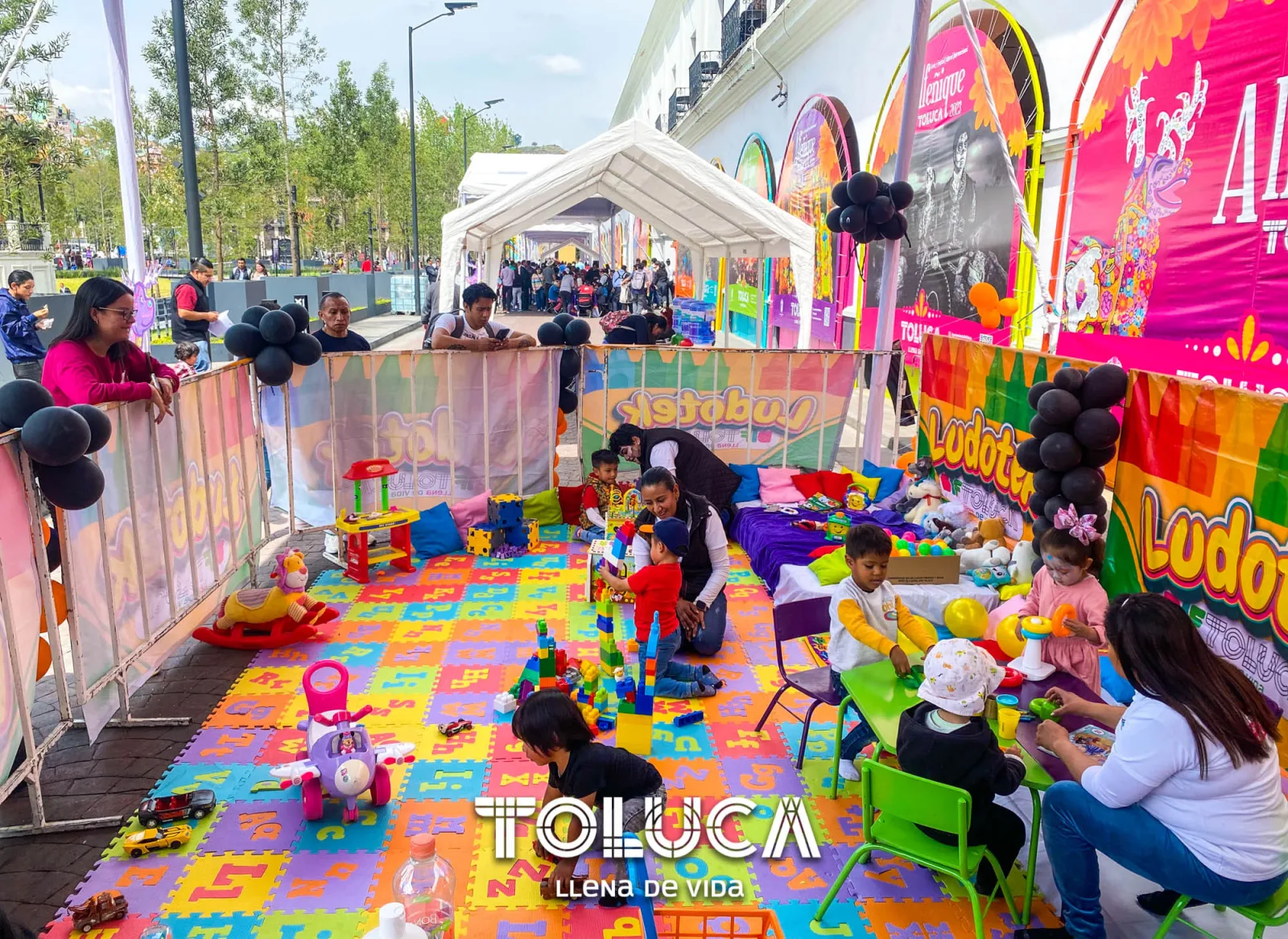 ¡Estamos en nuestra Feria y Festival AlfeniquePeques del DIF Toluca scaled