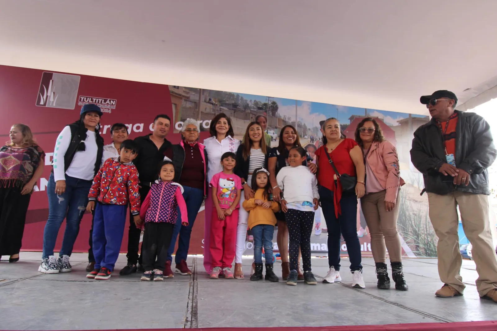 ¡¡Una presidenta cercana al pueblo Durante la inauguracion de la scaled