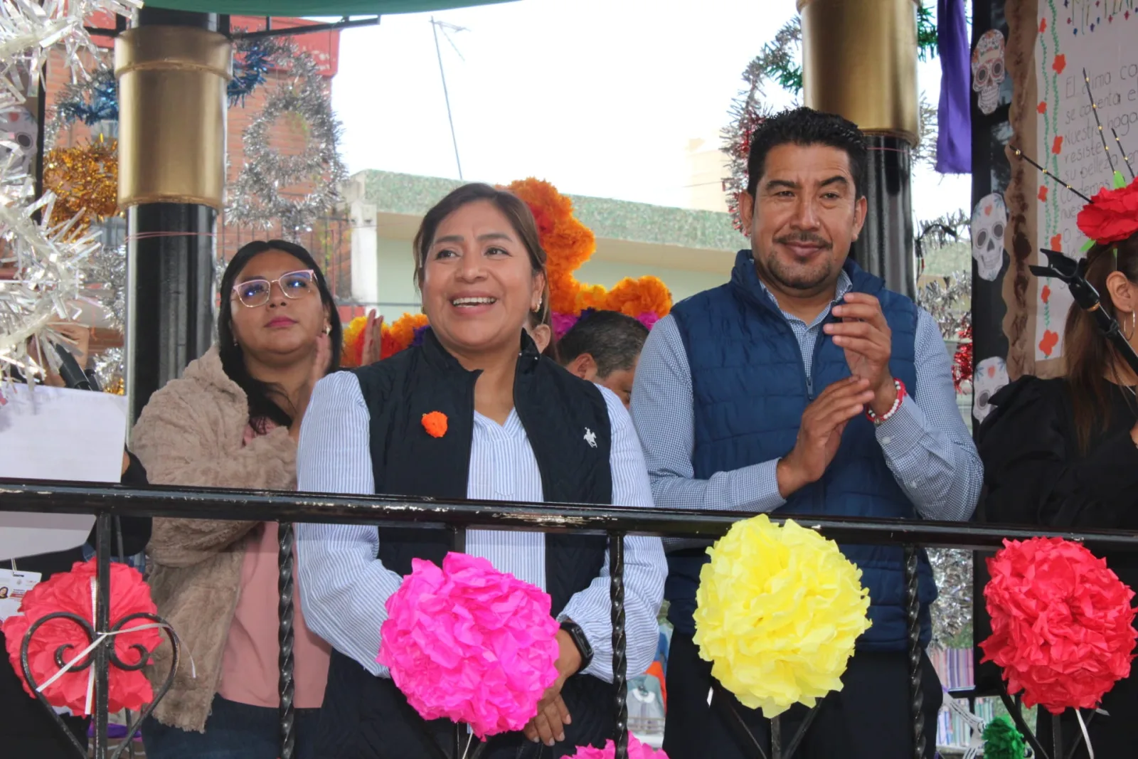 ¿Ya conoces la OfrendaMonumental de alebrijes y calaveras OFRENDA POR scaled