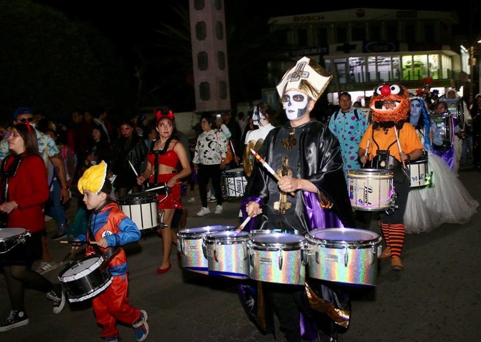 1699016041 226 Asi vivimos la procesion Catrines y Catrinas que esta tarde