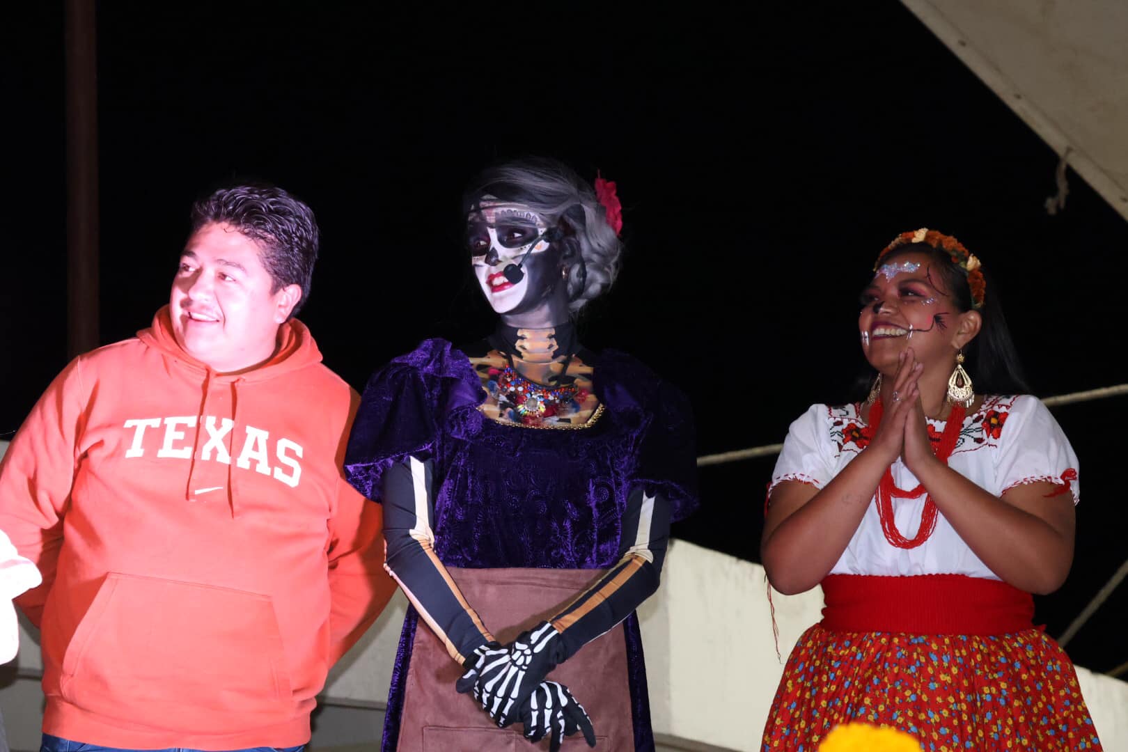 1699018143 449 Conmemorando el DiaDeMuertos y enalteciendo nuestra culturaytradicion anoche