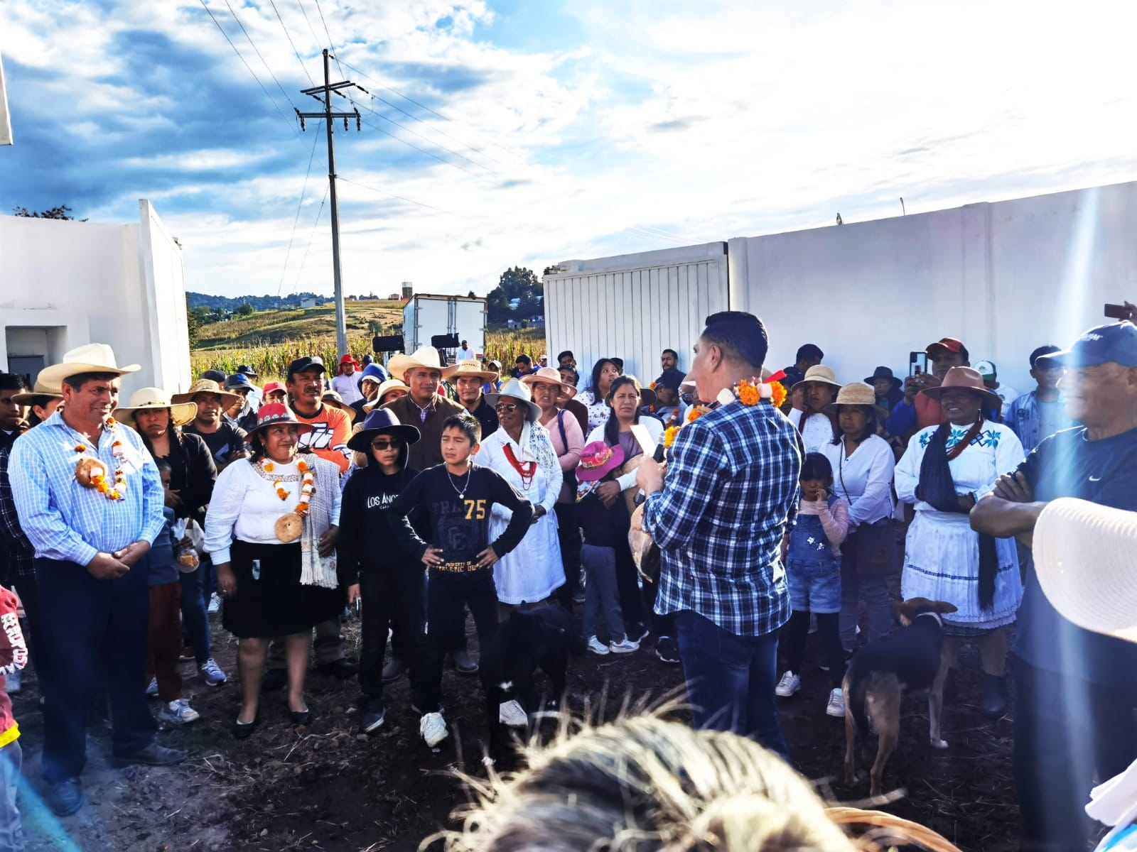 1699021747 416 En Barrio La Canada delegados comunidad y Ayuntamiento inauguramos un