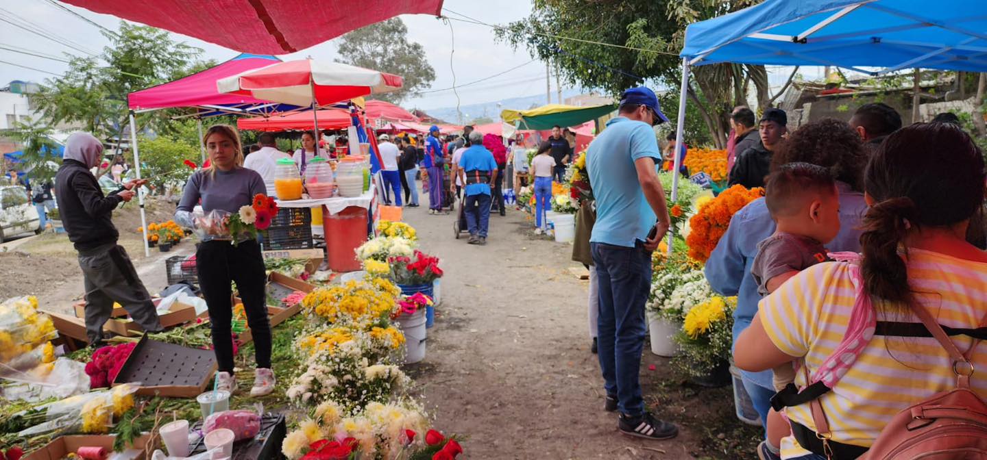 1699022418 498 IDENTIDAD Se desarrollan distintas actividades en los panteones del