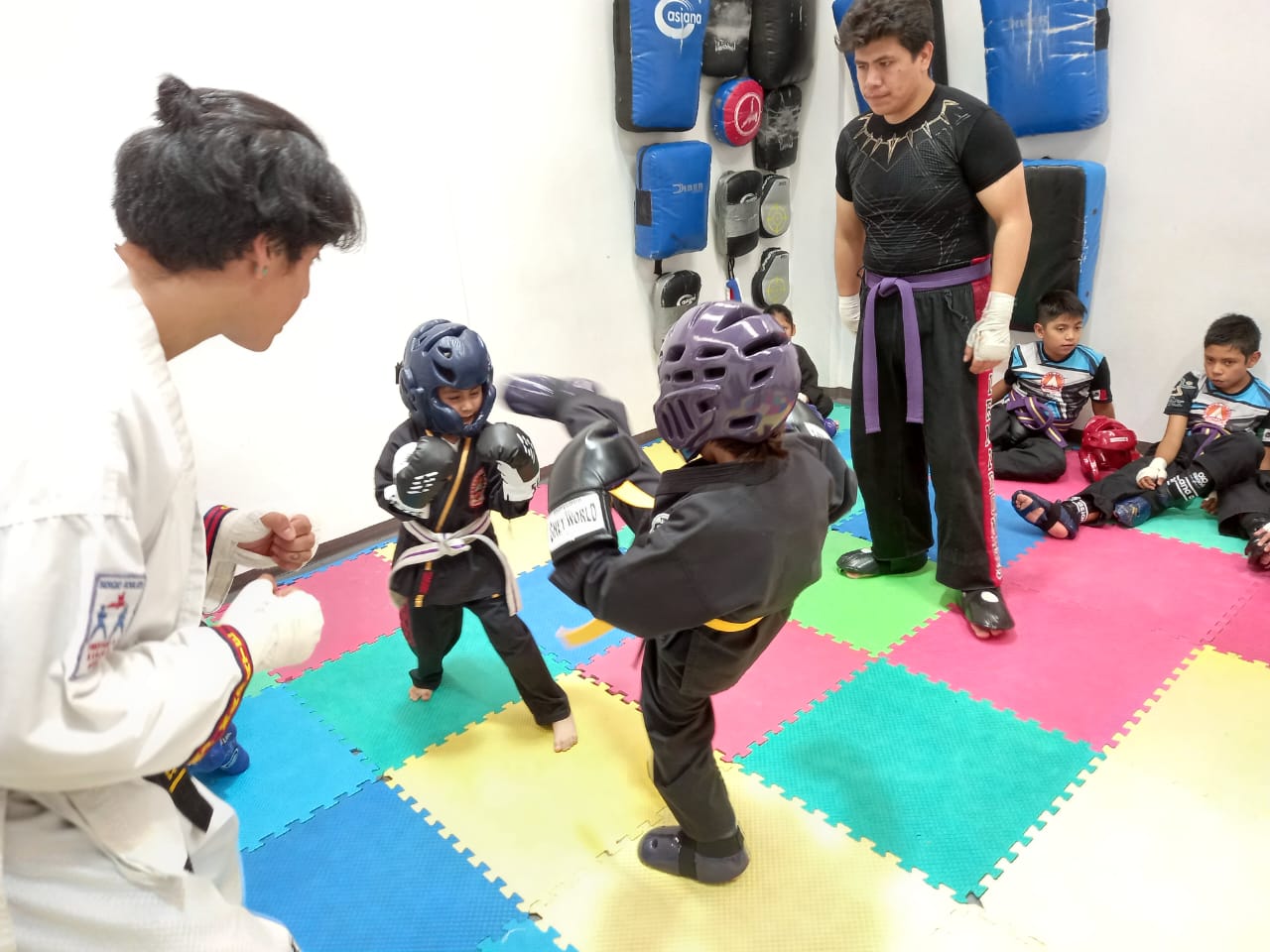 1699023859 254 Los alumnos de las disciplinas de Karate y Lima Lama