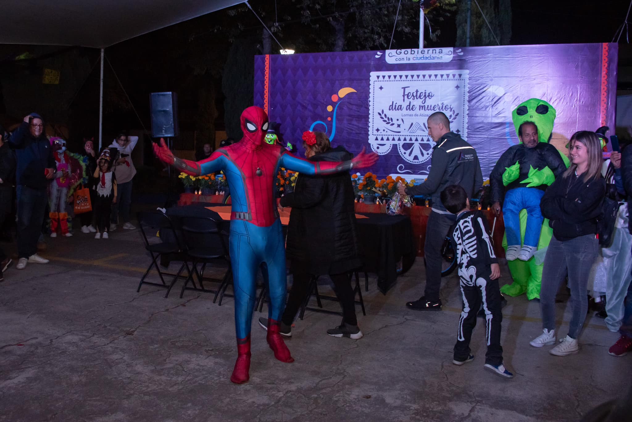 1699041041 680 Cientos de personas disfrutaron del Festejo del DiaDeMuertos en la