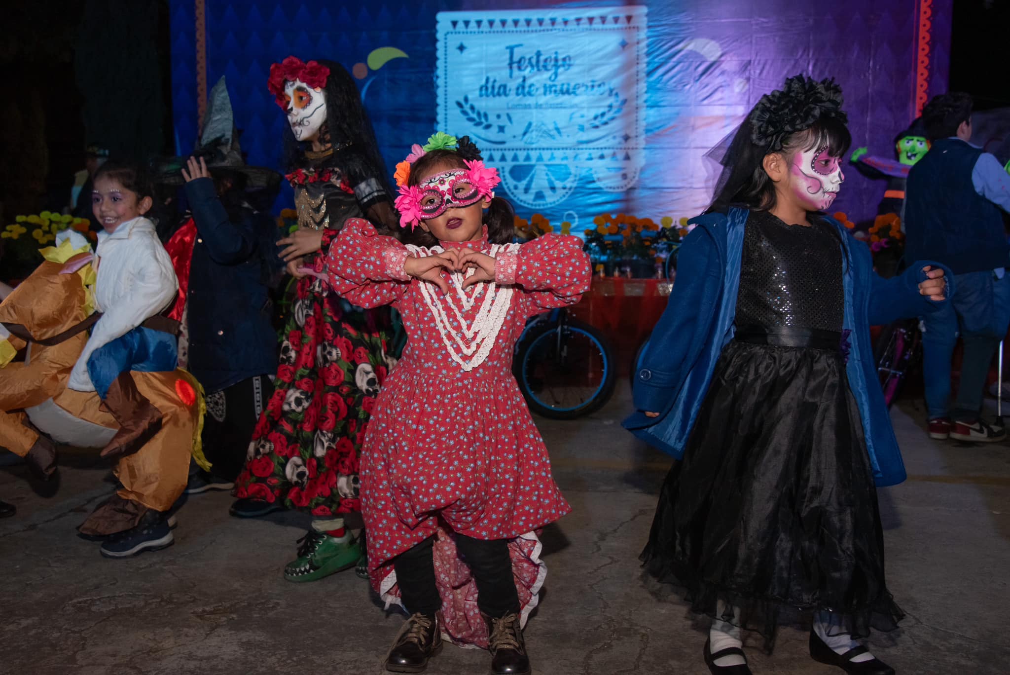 1699041048 598 Cientos de personas disfrutaron del Festejo del DiaDeMuertos en la