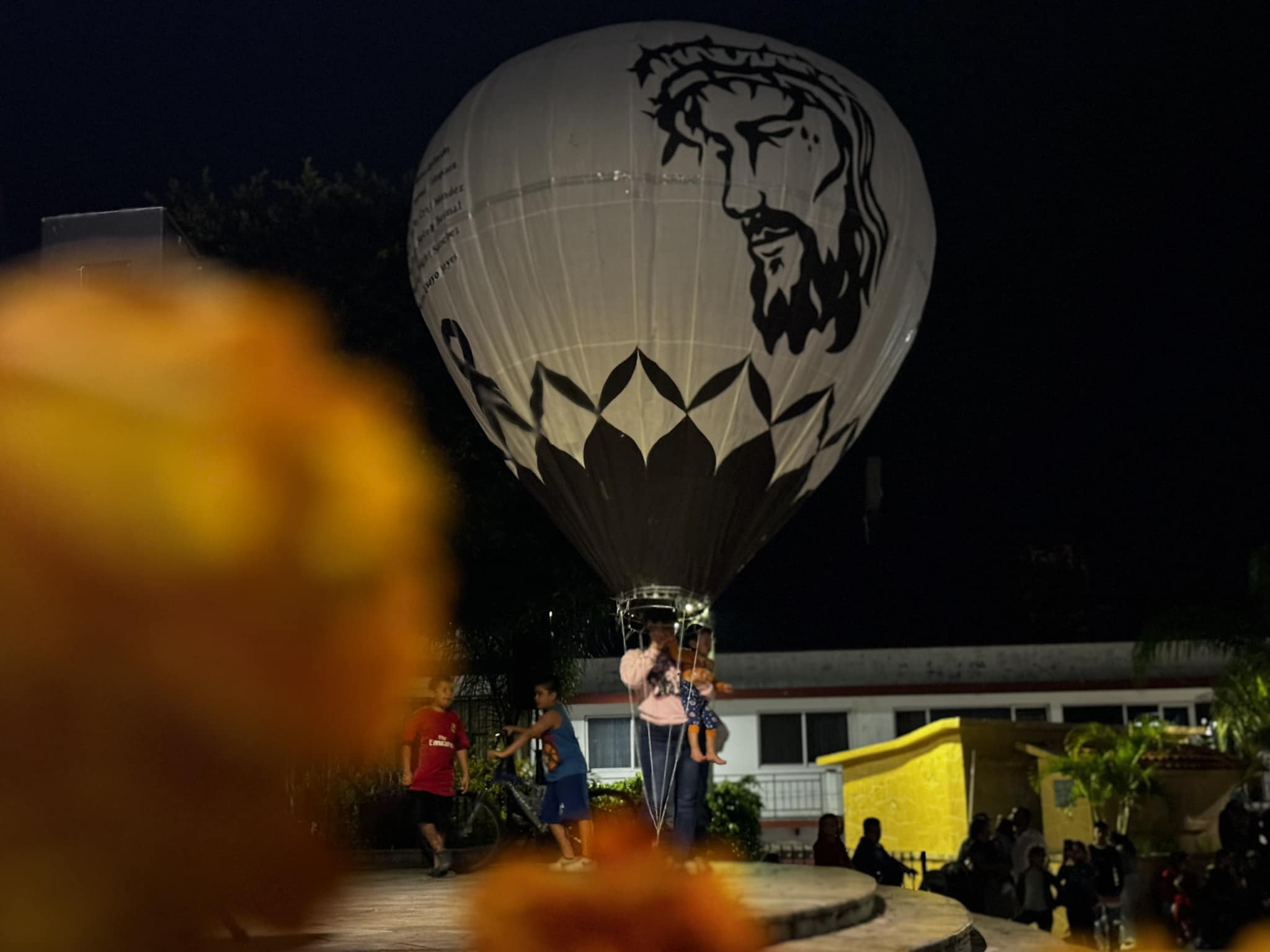 1699047226 274 El Festival Vela Nueva lleno de colores flores recuerdos a