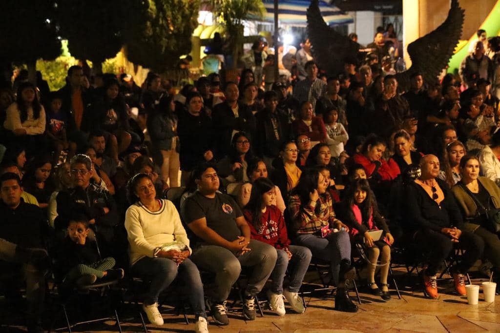 1699047239 977 El Festival Vela Nueva lleno de colores flores recuerdos a