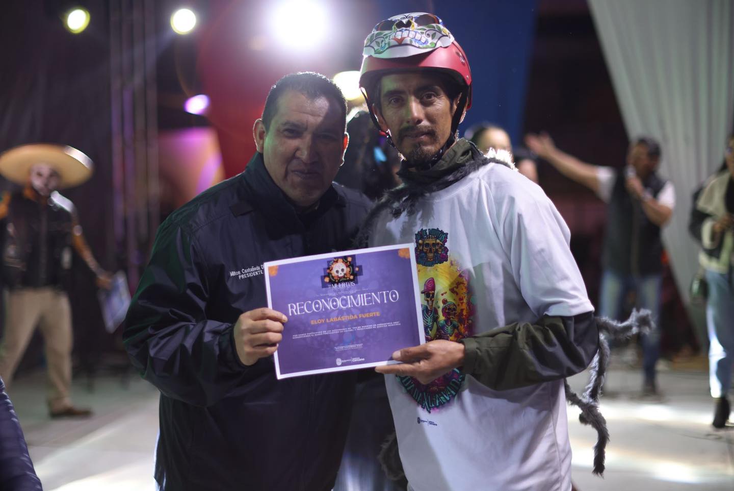 1699047411 226 Carrera nocturna Calaverita Runners El presidente municipal Milton Castane