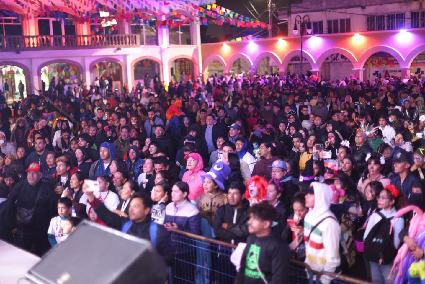 1699047431 15 Carrera nocturna Calaverita Runners El presidente municipal Milton Castane