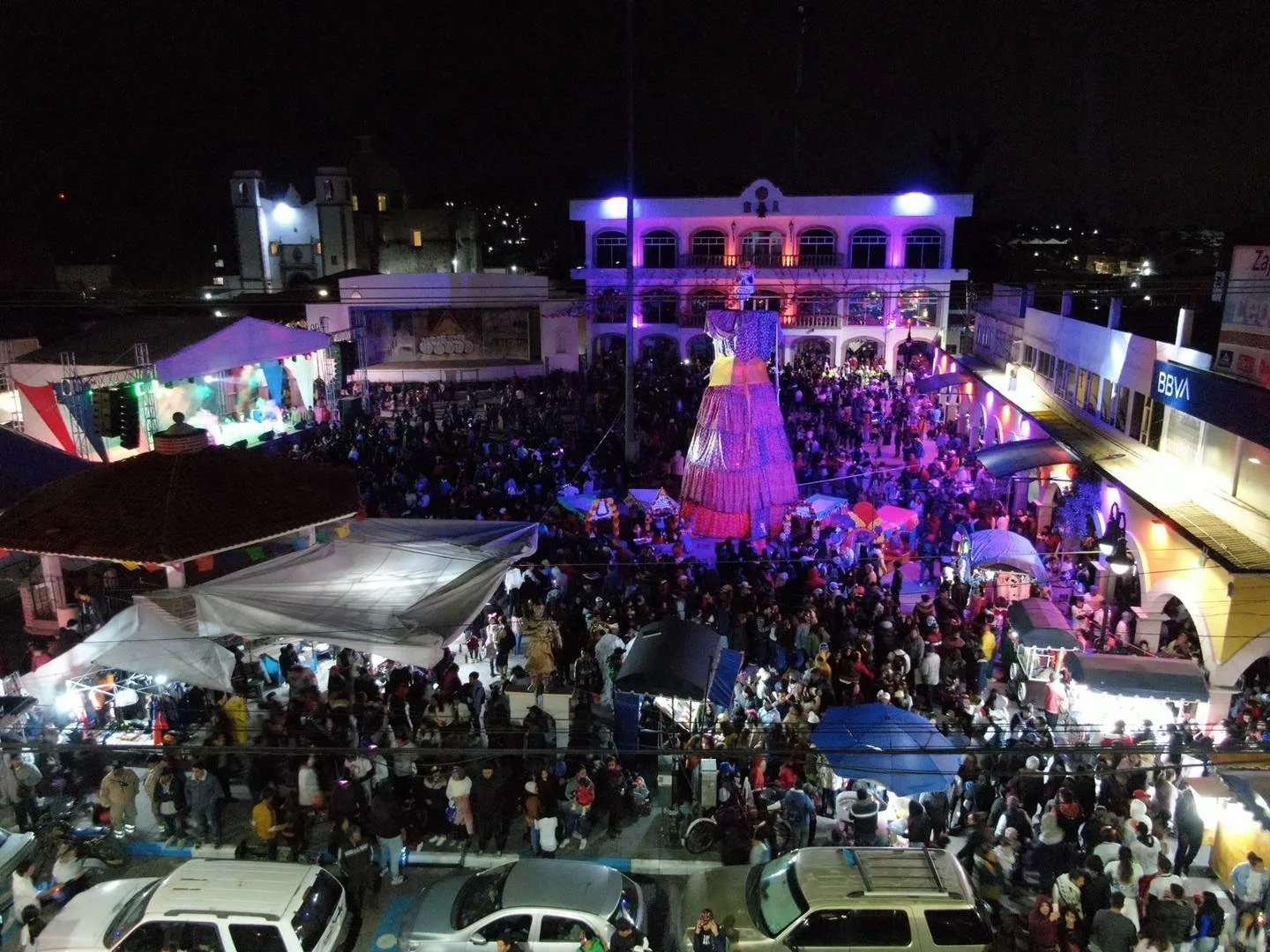 1699047445 Carrera nocturna Calaverita Runners El presidente municipal Milton Castane jpg