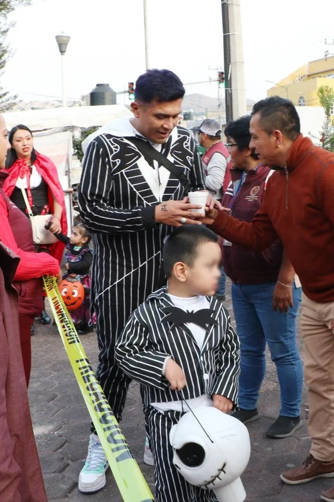 1699047573 GOBIERNO DE CHIMALHUACAN REPARTE CALAVERITA A NINAS Y NINOS DEL jpg