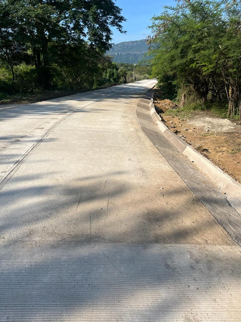 1699049983 Seguimos trabajando en la construccion del concreto hidraulico en la