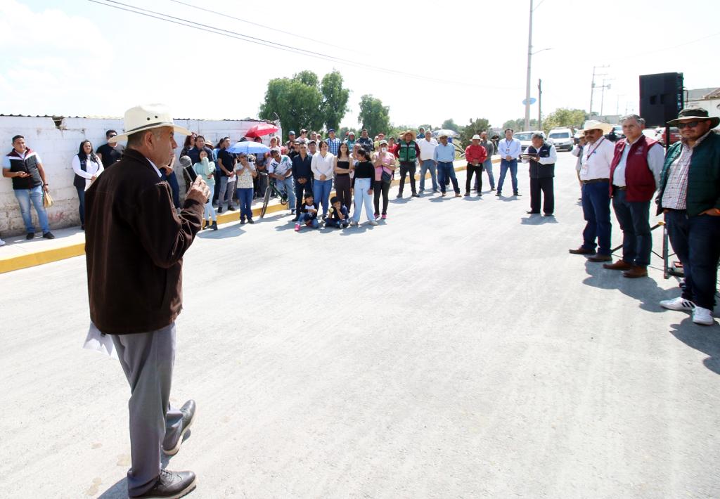 1699052437 792 Hoy realizamos la entrega de obra de pavimentacion con mezcla