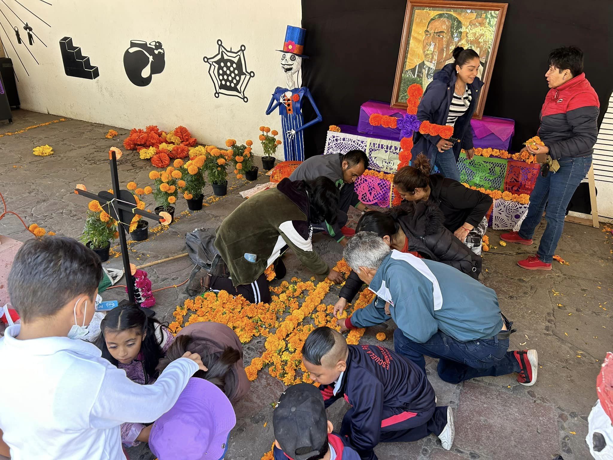 1699052982 470 Ya estamos iniciando con el montaje de las ofrendas de